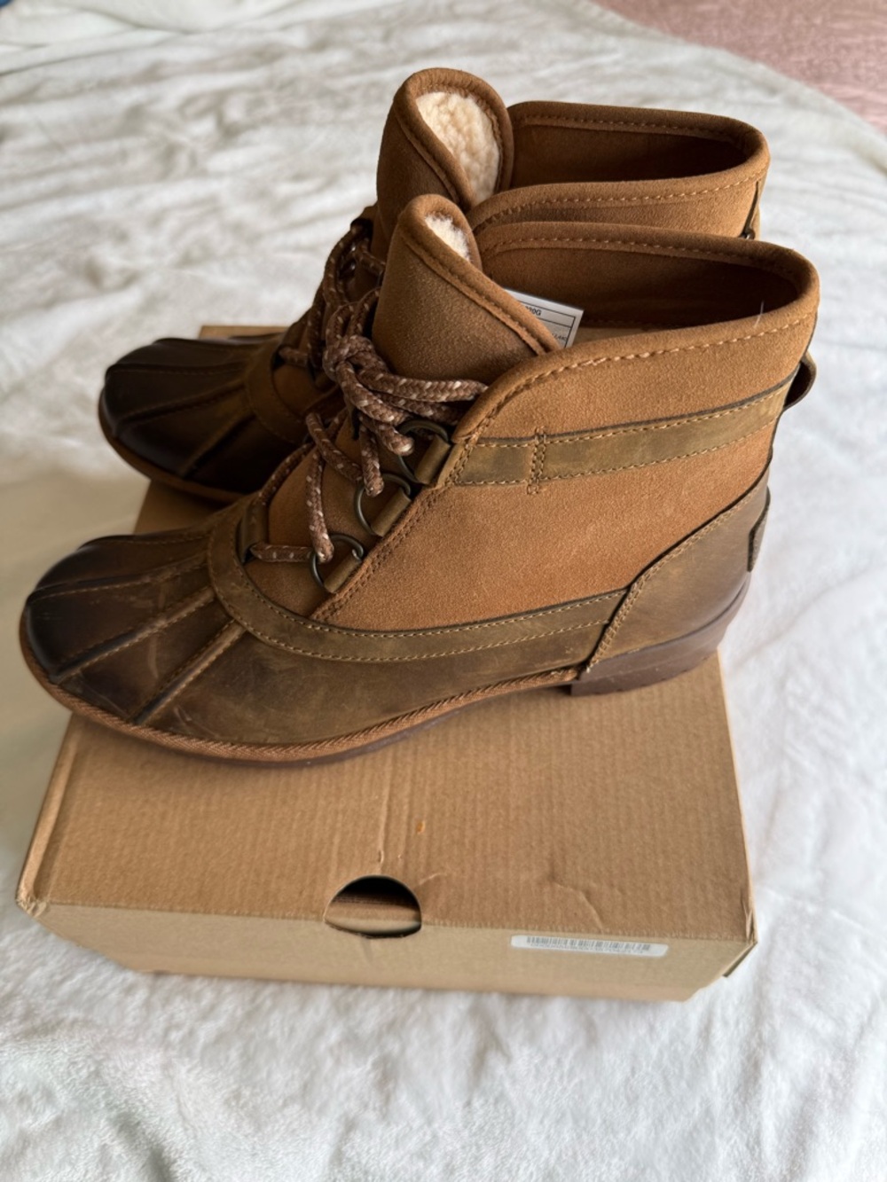 Women’s Fleece Lined Duck-Style Lace-Up Shoes - Picture 2 of 9